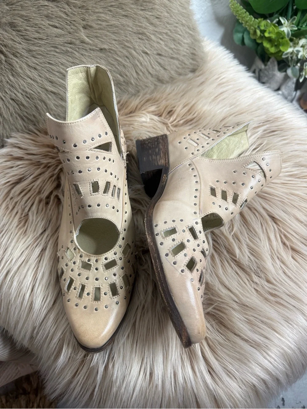 Sbicca Navarro Leather Cream Cutout Studded Western Ankle Boots